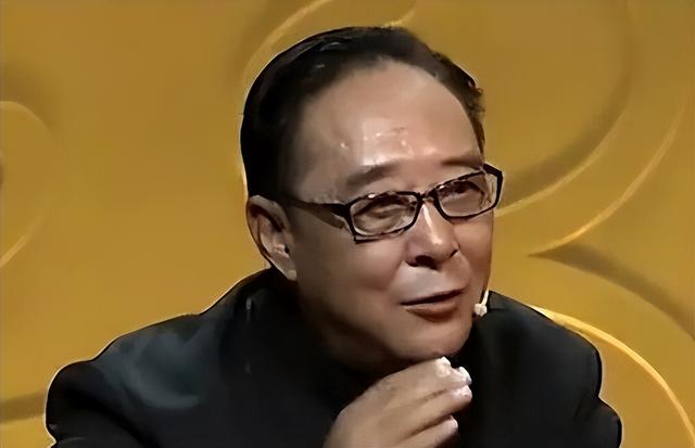 美女带祖传宝物鉴定,专家直言:您祖上何人?报价后遭疑现场开撕