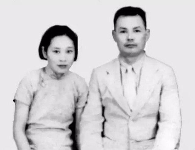 黄埔军校最美女兵,给两位正国级当过秘书,丈夫也是正国级
