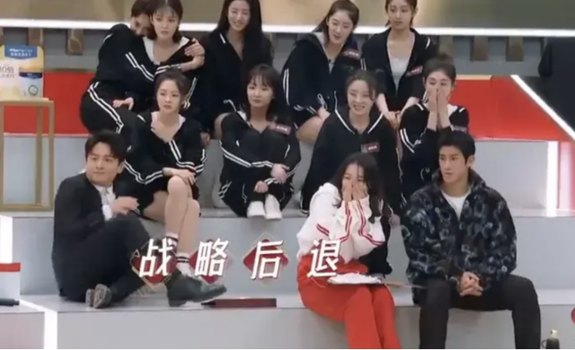 强吻、摸胸、掀裙底,娱乐圈的“不雅之举”是意外还是趁机揩油?