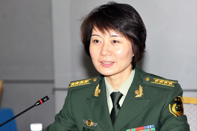 中国第一女警雷敏:17岁破格录取成为女特警,大校军衔却嫁给保安