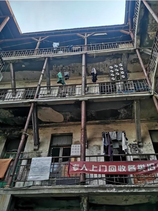 旧青岛名妓于小脚,黑白两道通吃建立一方势力,解放后被判死刑