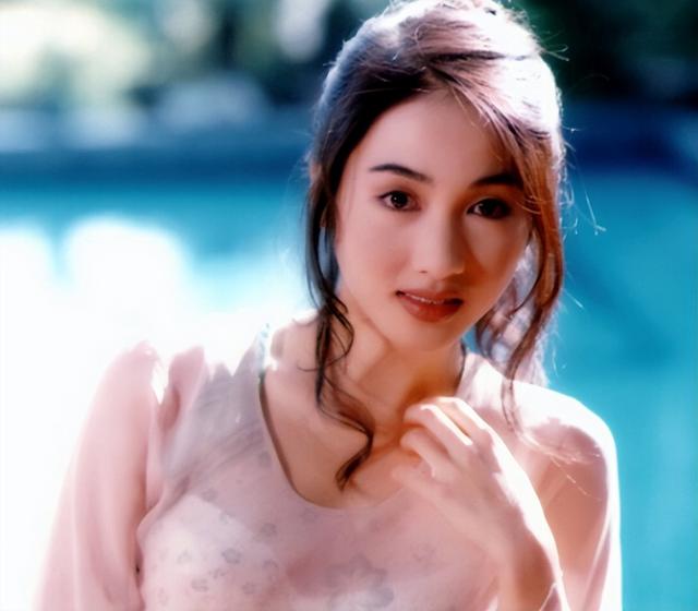 身材火辣、美如少女,这10位生过娃的中年女星性感起来太迷人