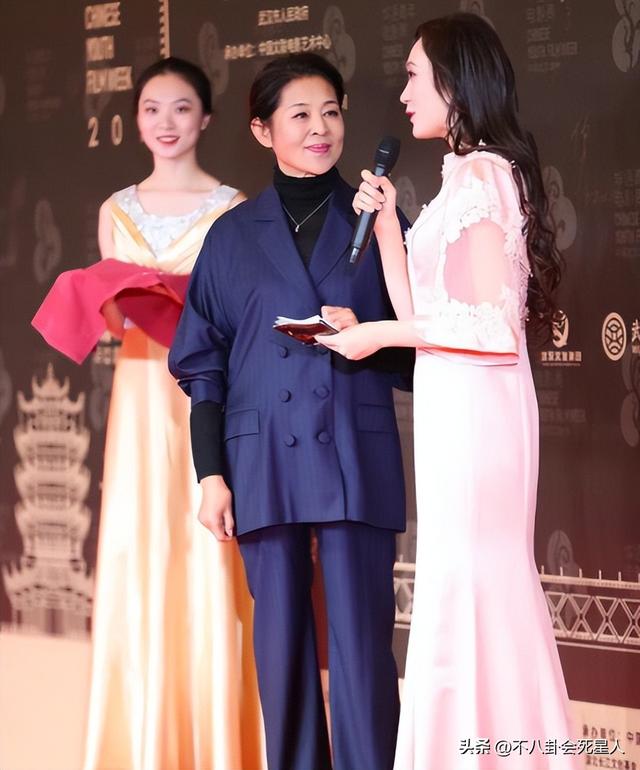 60+女星走红毯:穿西装、性感深V,比年轻女星更“大胆”