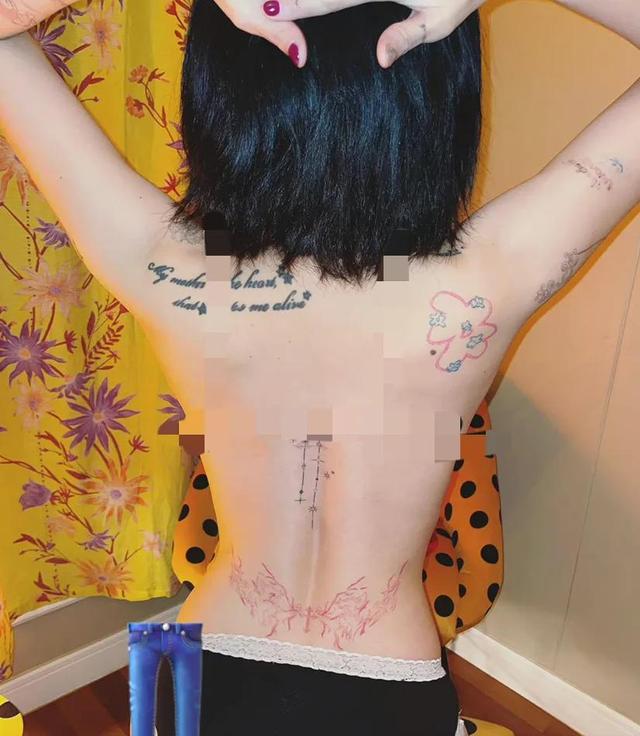 韩国知名女歌手泫雅宣布与男友分手后晒纹身,究竟是裸露还是性感