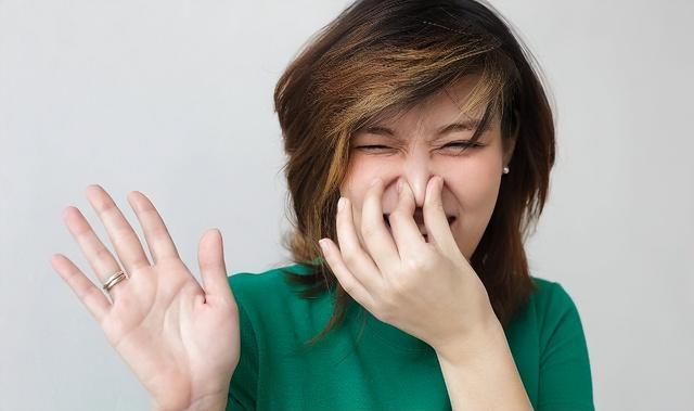 女性“下面”会发臭、有异味?多半是这3个原因导致!