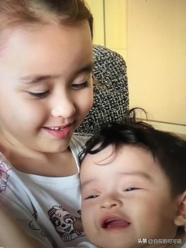 落入凡间的美丽小精灵Doris是被期待被爱着的幸运女孩
