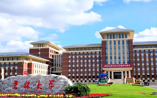 深圳色虎:家里搜出3000万,睡美女律师,长期霸占5名女法官