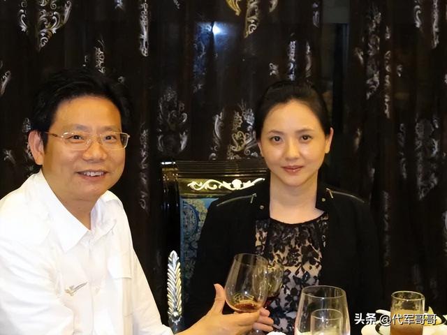 “江南第一美女”陶慧敏:嫁给初恋恩爱至今,却被谣传守寡10年