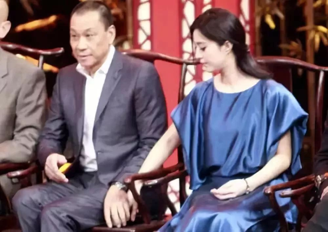 200斤女胖子,为减肥割胃,却19岁买房,捧红范冰冰,凭啥?