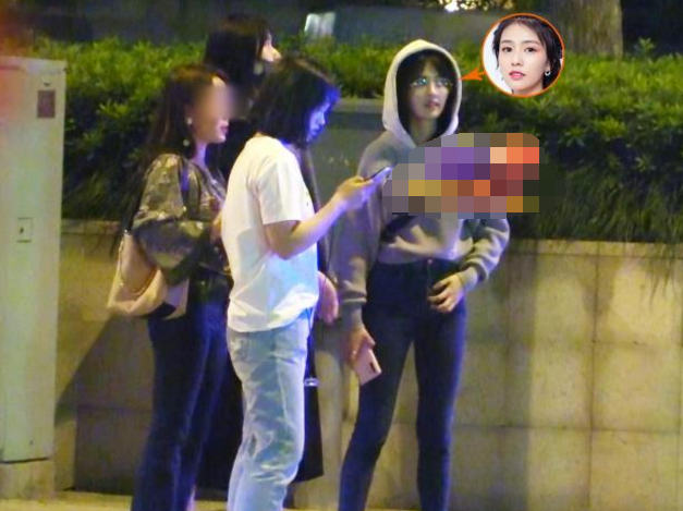 白鹿外出吃宵夜被拍,当街挠咯吱窝,动作太糙没眼看