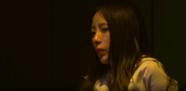 粉丝绑架美女主播,玩真心话大冒险,错一题就脱一件衣服,电影