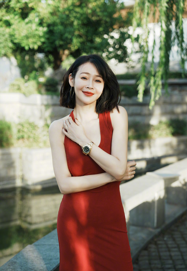 许晴的臀,柳岩的胸,这些年过半百的女星依旧风韵犹存