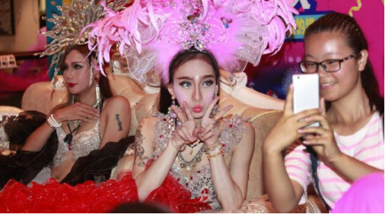 在泰国怎么分辨“美女”和“人妖”呢?记住这三点就很容易啦