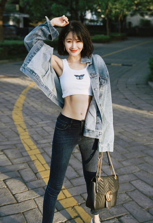 许晴的臀,柳岩的胸,这些年过半百的女星依旧风韵犹存