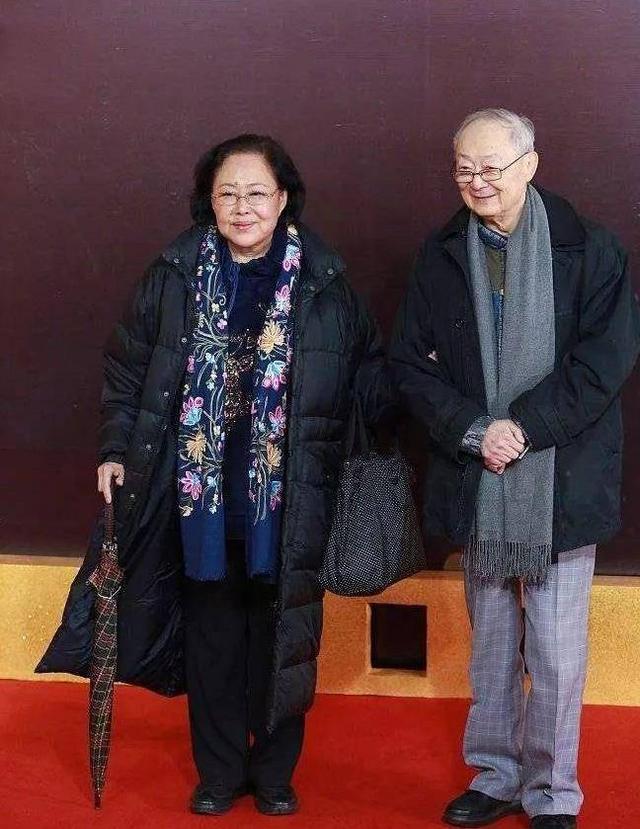 8位加入外籍的内地女星:有人离婚有人丧夫,有人国内挣钱国外花