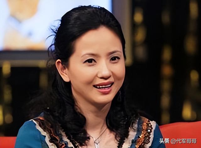 “江南第一美女”陶慧敏:嫁给初恋恩爱至今,却被谣传守寡10年