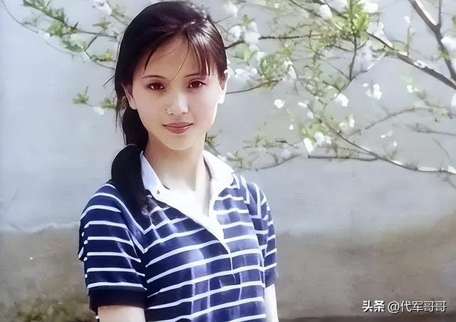 “江南第一美女”陶慧敏:嫁给初恋恩爱至今,却被谣传守寡10年