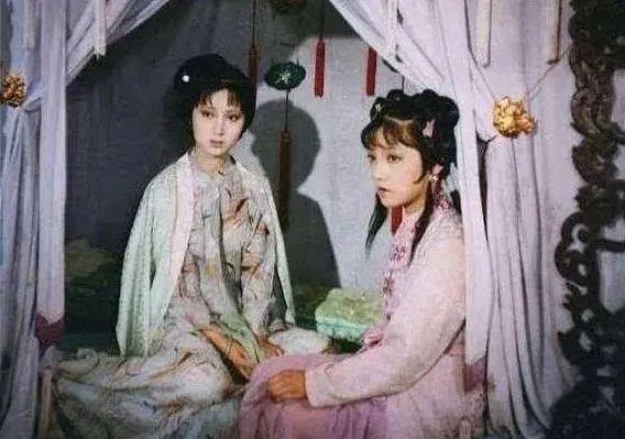 《乘风破浪的姐姐》中的“姐姐”,该不该翻译成“sisters”?