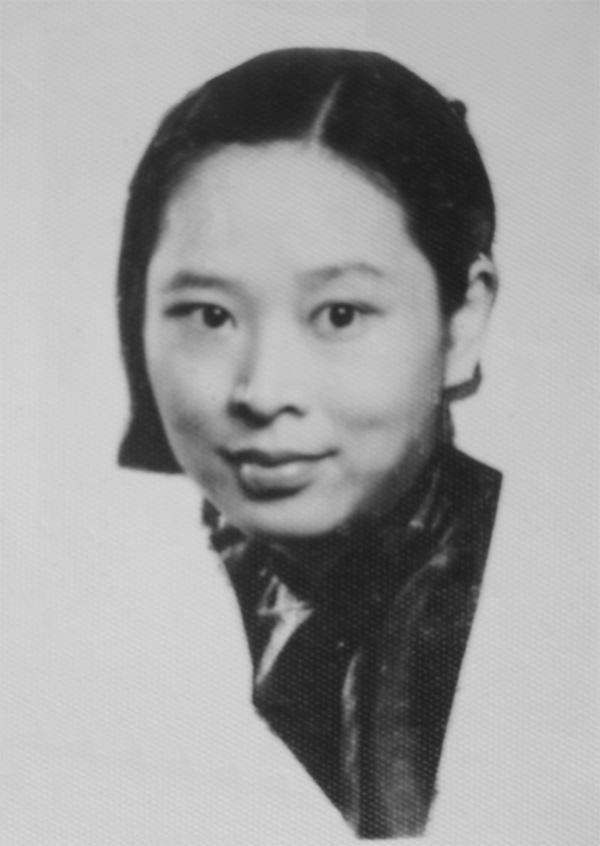 黄埔军校最美女兵,给两位正国级当过秘书,丈夫也是正国级