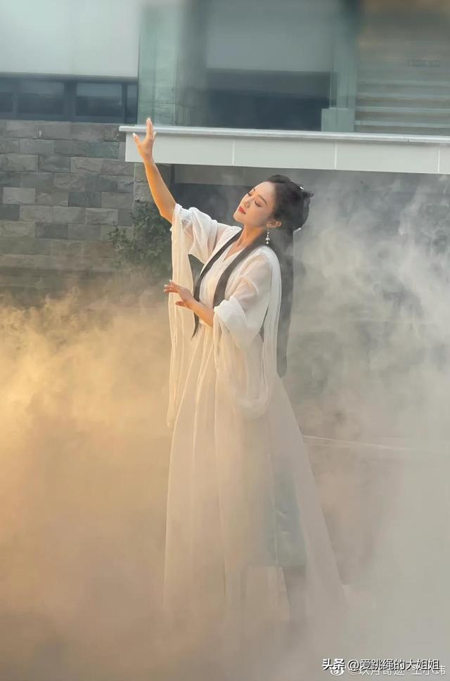 气质美女王小玮,琴键上的舞蹈家