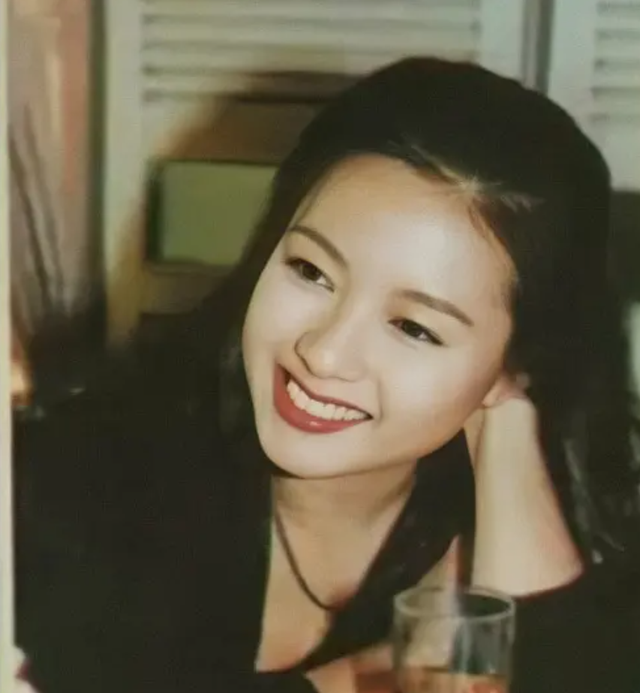 “蜜桃女神”李丽珍:一脱成名的纯欲风鼻祖,饱受舆论却不曾低头