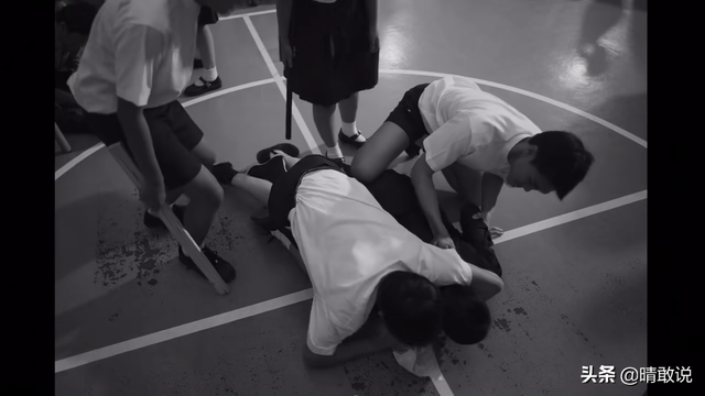 《禁忌女孩》:有些人真的只是看着可怜而已