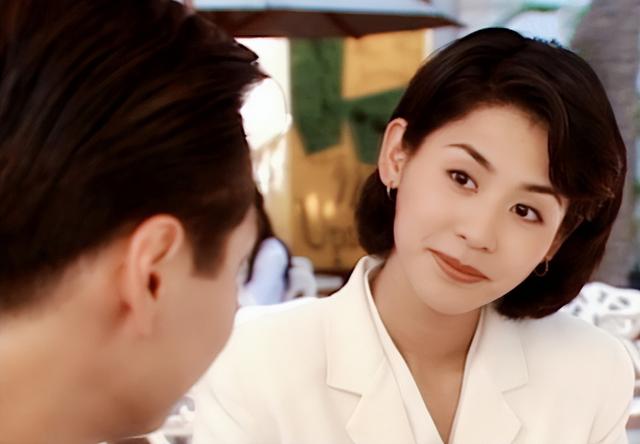 15位一眼万年的短发美女,年轻时个个美到窒息,今有人网上求工作