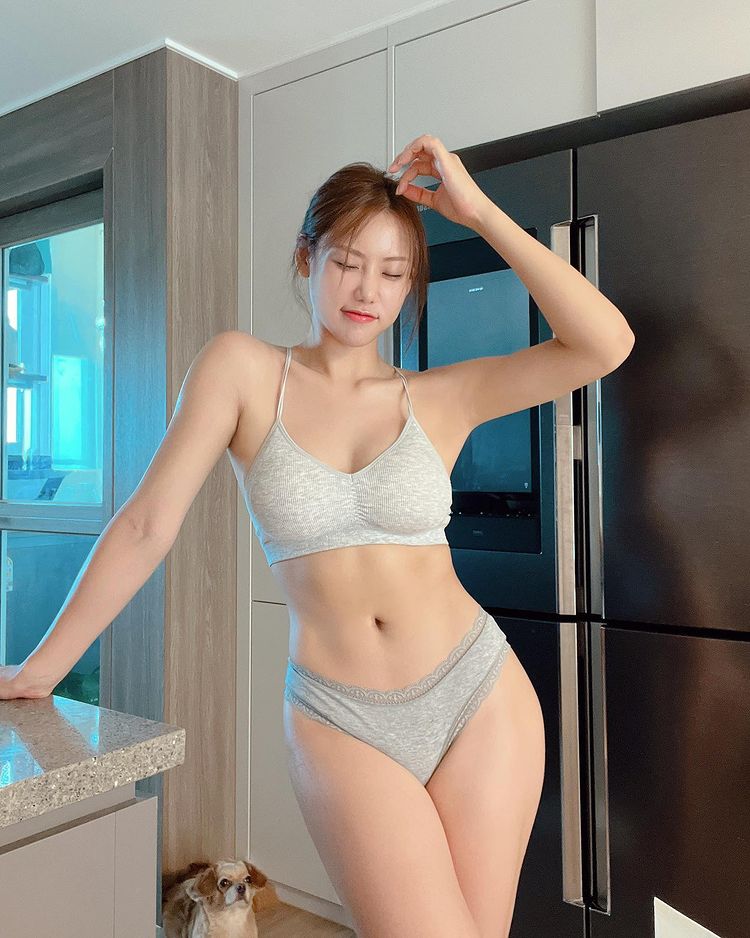 健身女神，性感身材，运动型内衣穿起来却很性感！