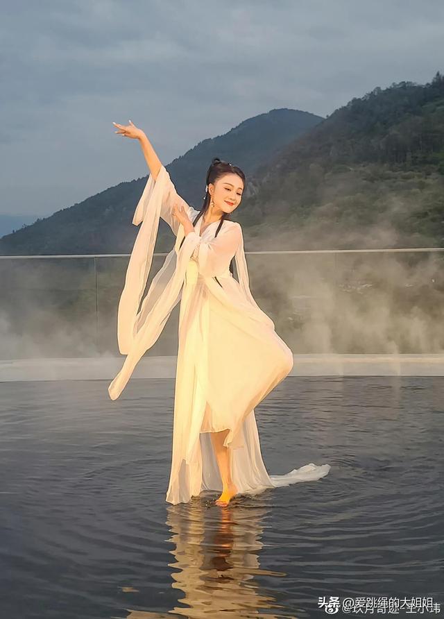 气质美女王小玮,琴键上的舞蹈家