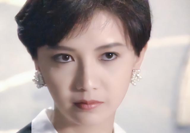 15位一眼万年的短发美女,年轻时个个美到窒息,今有人网上求工作