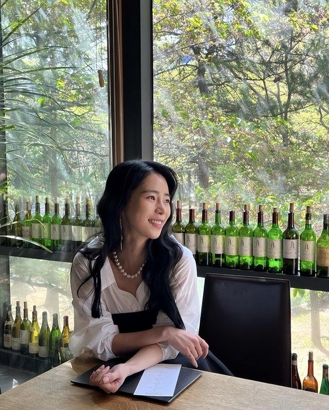 “韩国汤唯”火遍全网!出道演19禁电影狂拿奖,新戏变蛇蝎美女