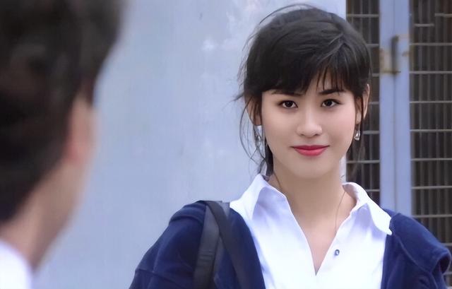 15位一眼万年的短发美女,年轻时个个美到窒息,今有人网上求工作