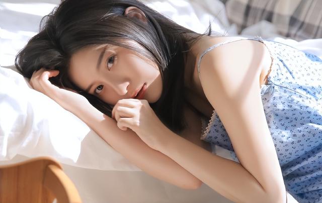 如何跟女生聊天找话题,三个通用套路,让你不再束手无策