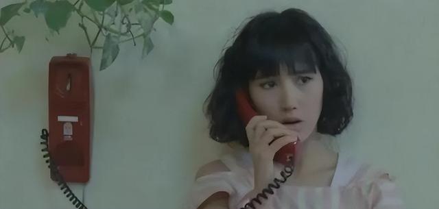 15位一眼万年的短发美女,年轻时个个美到窒息,今有人网上求工作