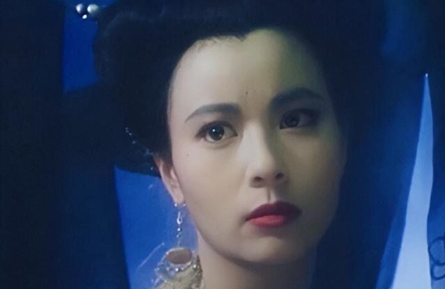 15位一眼万年的短发美女,年轻时个个美到窒息,今有人网上求工作