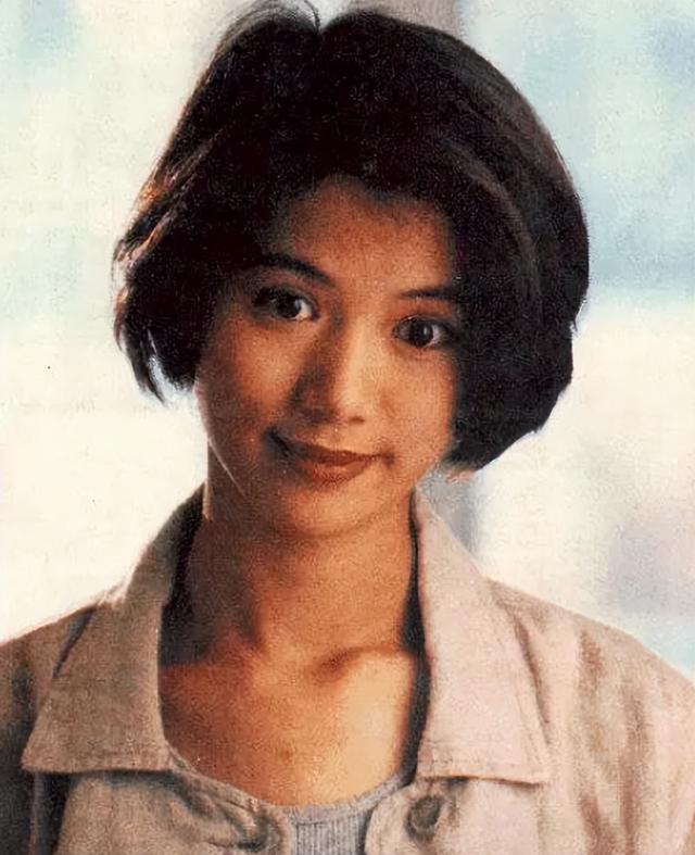 15位一眼万年的短发美女,年轻时个个美到窒息,今有人网上求工作