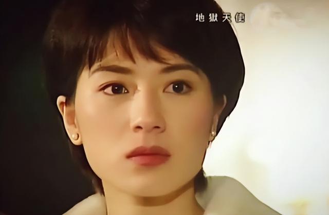 15位一眼万年的短发美女,年轻时个个美到窒息,今有人网上求工作