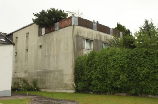 奥地利兽父囚女案:他在家中建地牢,囚禁性侵女儿24年,生下七孩