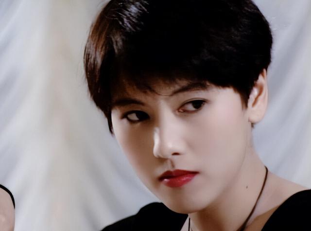 15位一眼万年的短发美女,年轻时个个美到窒息,今有人网上求工作