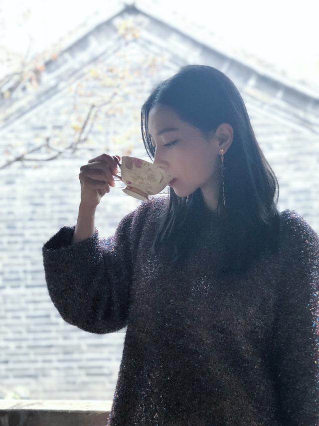 想知道生活中的JJ贾晓晨吗?看完这些照片,你就知道了!