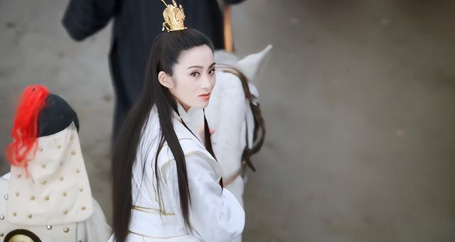 15位一眼万年的短发美女,年轻时个个美到窒息,今有人网上求工作