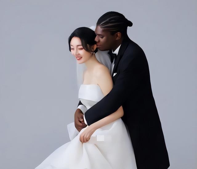 回顾:女网红晒黑人男友,并称男友在伦敦有三套房,却遭网友质疑