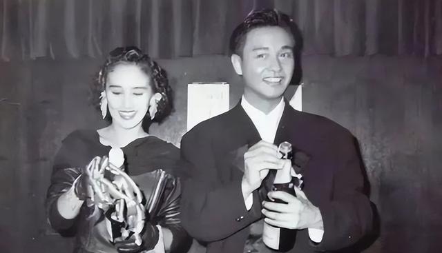 15位一眼万年的短发美女,年轻时个个美到窒息,今有人网上求工作
