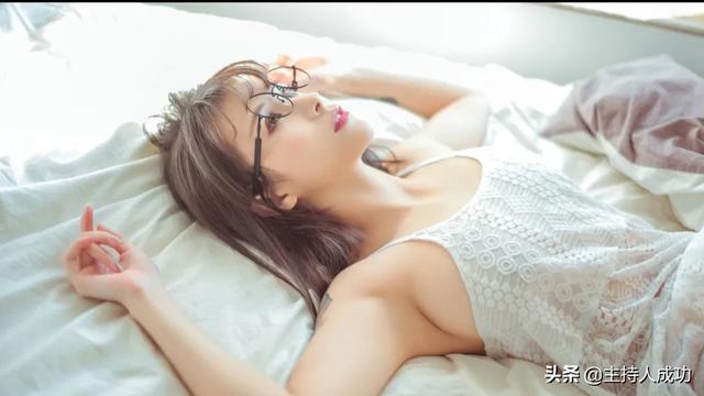女人非常想念男人时,不怎么联系,而会“这样”做