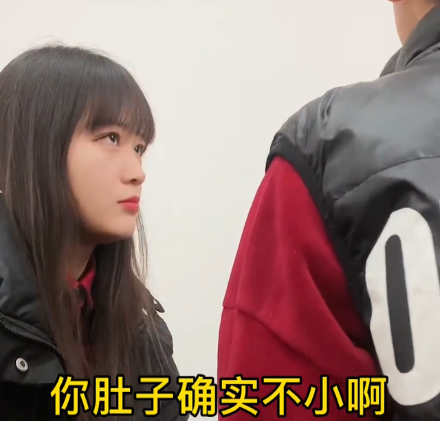 周老师:90后美女老师火出圈,和学生斗智斗勇,被指有失职业操守