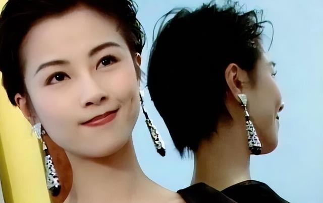15位一眼万年的短发美女,年轻时个个美到窒息,今有人网上求工作
