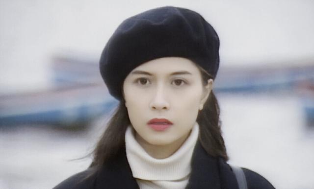 15位一眼万年的短发美女,年轻时个个美到窒息,今有人网上求工作