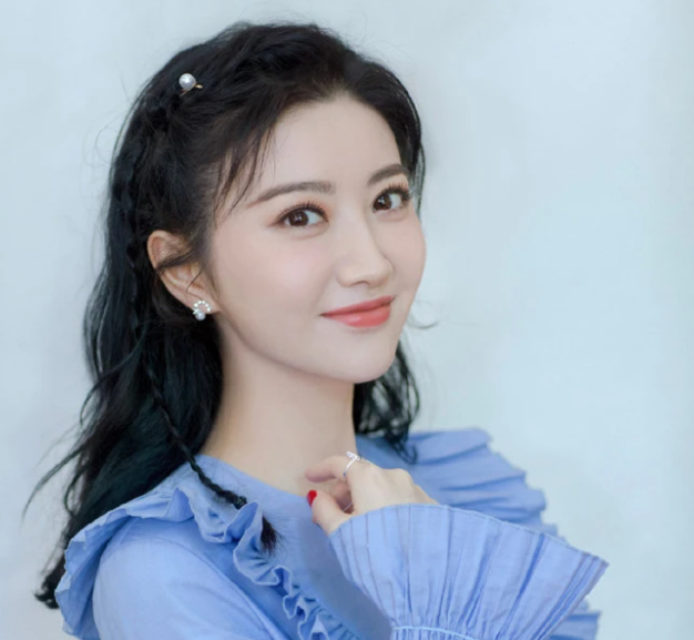 美貌毁灭利器“齐刘海”,娱乐圈12个女星留完颜值下降气质全无