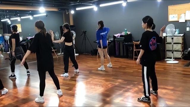 中国女孩为当偶像远赴韩国,却被公司强迫发内衣照!还有的被性侵