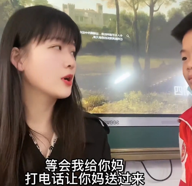 周老师:90后美女老师火出圈,和学生斗智斗勇,被指有失职业操守